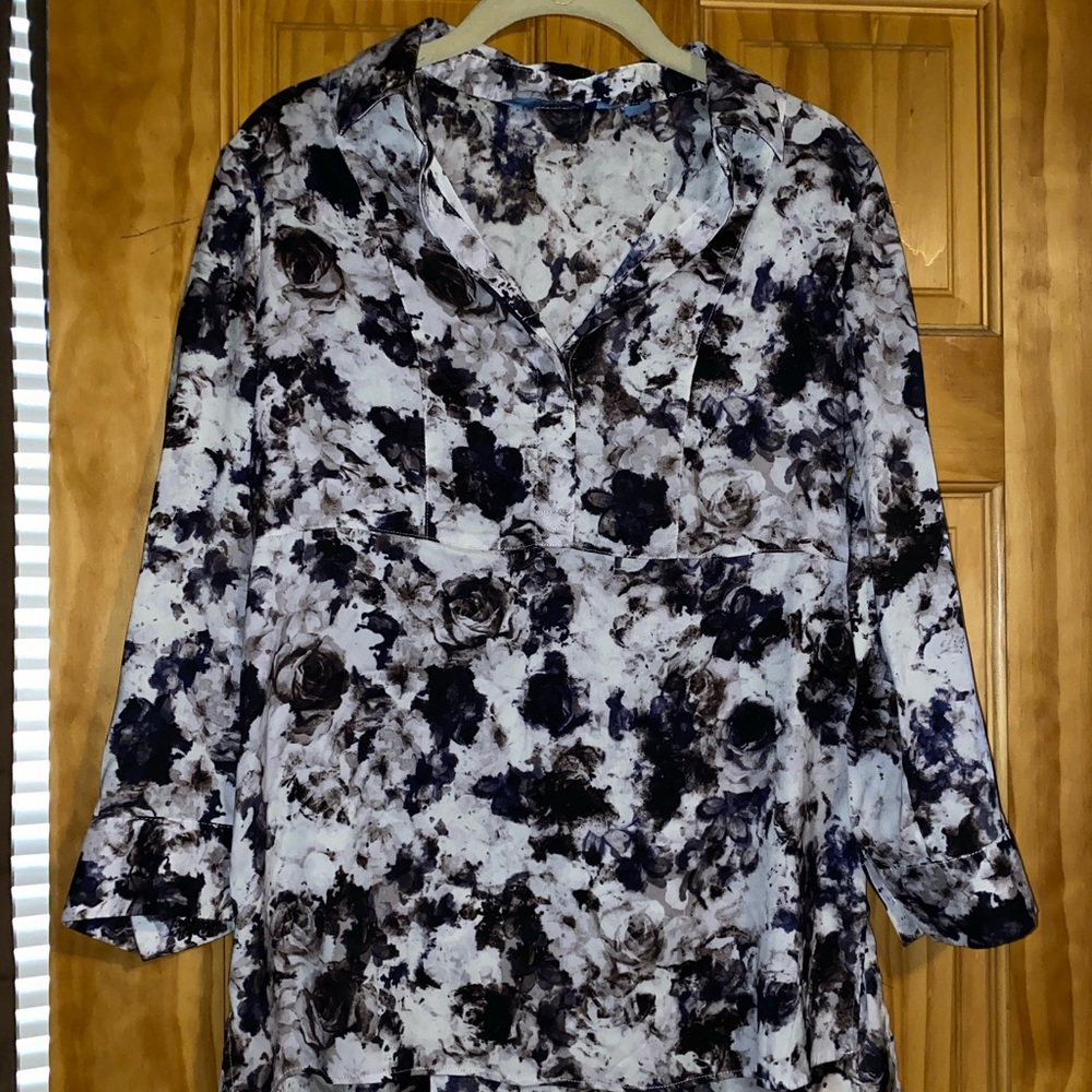 Floral Print Split Back Blouse